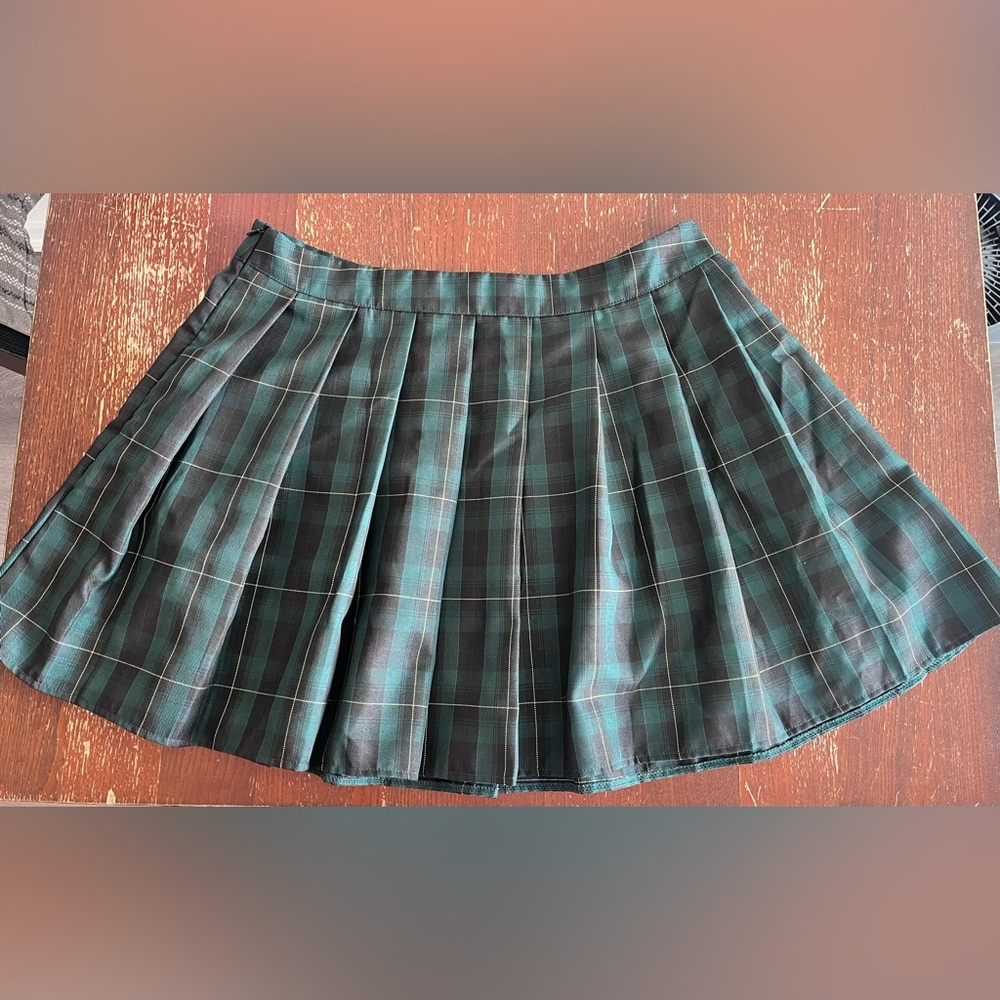 SHEIN Green and Black Plaid Pleated Mini Skirt